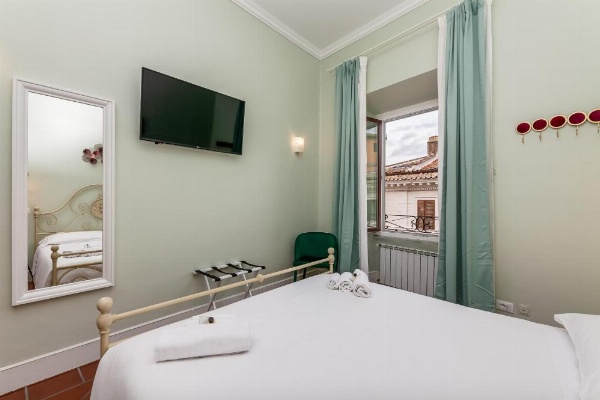 Pantheon Luxury House image 12