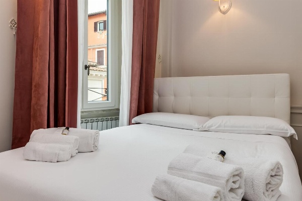 Pantheon Luxury House image 2